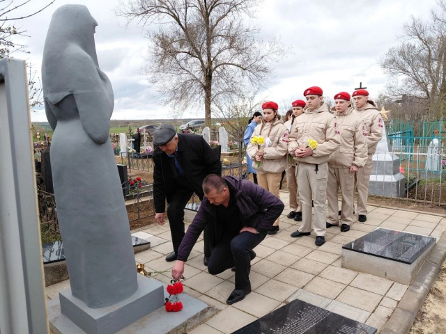 Открытие памятника "Скорбящая мать" - МБОУ ОСОШ №3