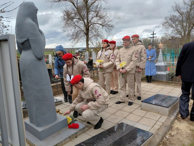 Открытие памятника "Скорбящая мать" - МБОУ ОСОШ №3