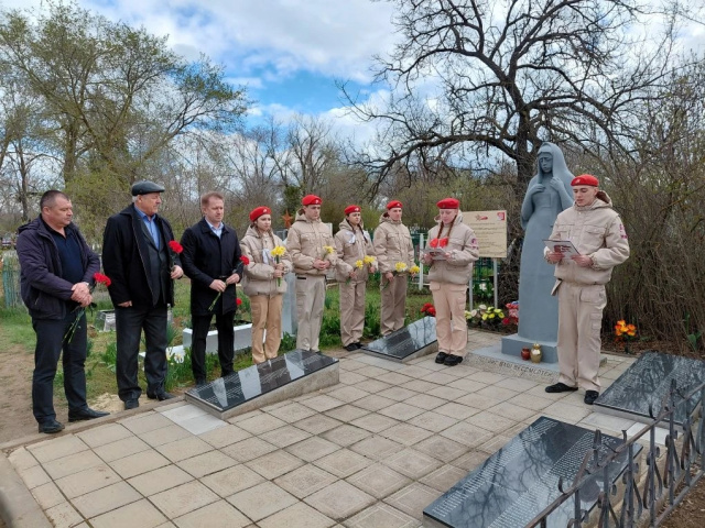 Открытие памятника "Скорбящая мать"